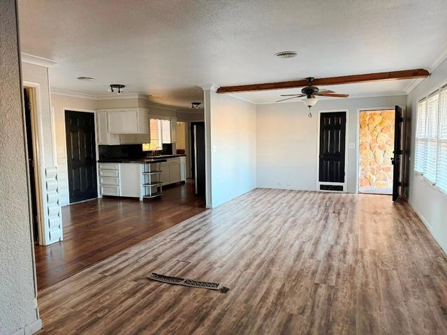 1329 W Thompson Avenue, Enid, OK 73703