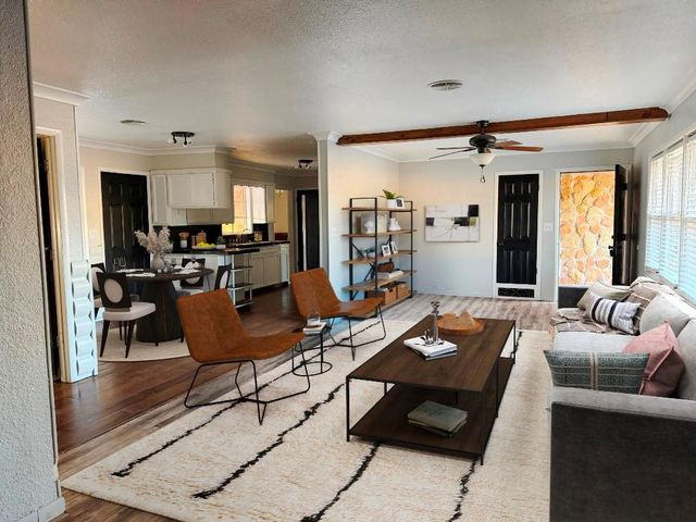 1329 W Thompson Avenue, Enid, OK 73703