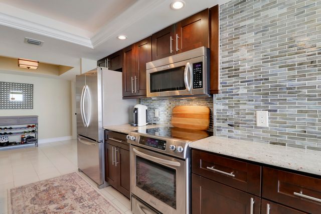 5510 N OCEAN Drive 4C, Singer Island, FL 33404
