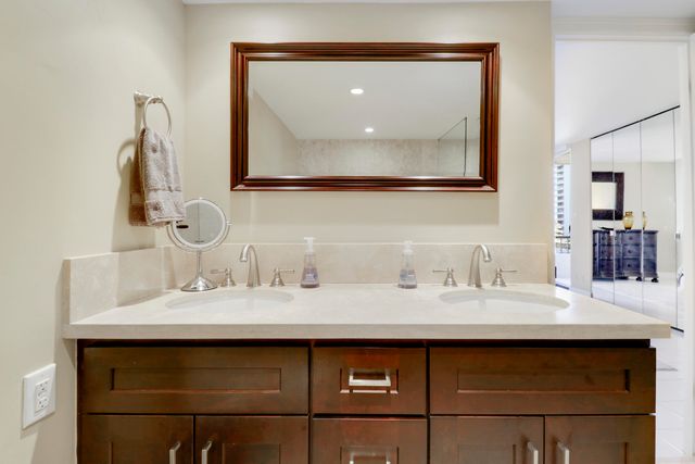 5510 N OCEAN Drive 4C, Singer Island, FL 33404