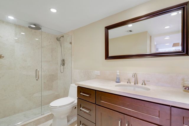 5510 N OCEAN Drive 4C, Singer Island, FL 33404