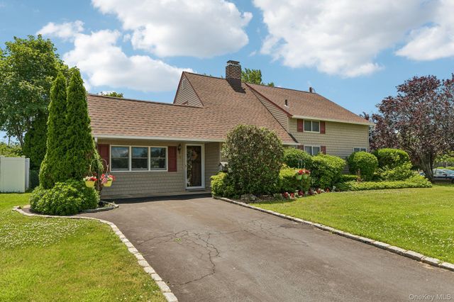 83 Coppersmith Road, Levittown, NY 11756
