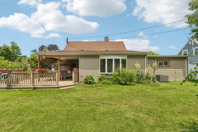 83 Coppersmith Road, Levittown, NY 11756