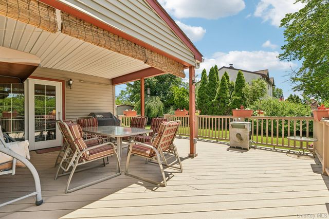 83 Coppersmith Road, Levittown, NY 11756