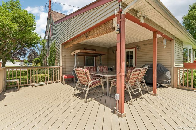 83 Coppersmith Road, Levittown, NY 11756