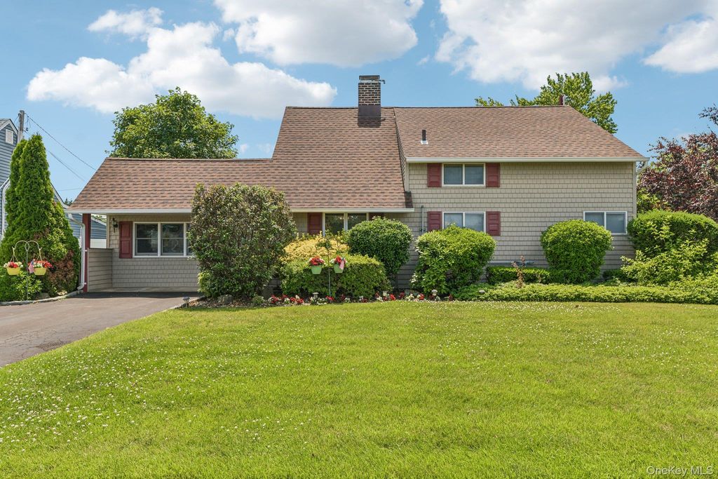 83 Coppersmith Road, Levittown, NY 11756