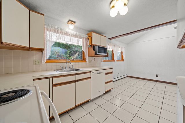 5 Anderson St, Peabody, MA 01960