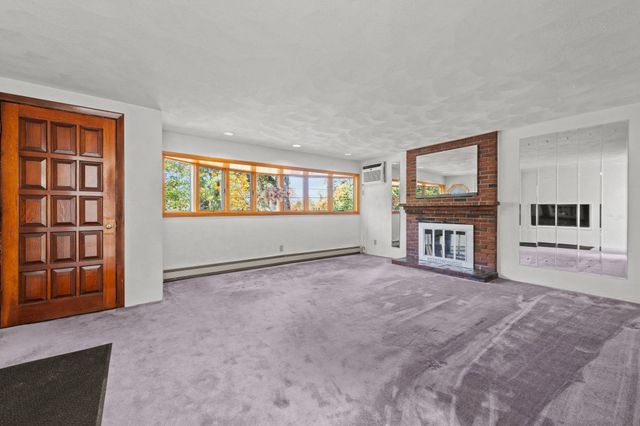 5 Anderson St, Peabody, MA 01960