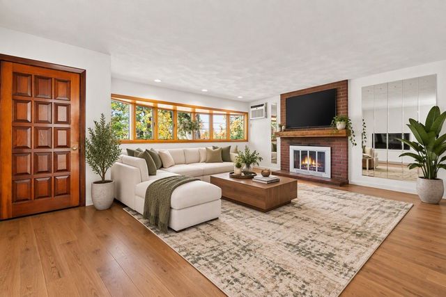 5 Anderson St, Peabody, MA 01960