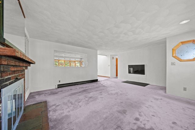 5 Anderson St, Peabody, MA 01960