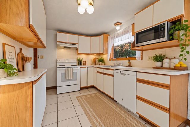 5 Anderson St, Peabody, MA 01960