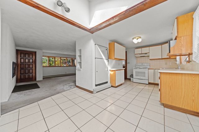 5 Anderson St, Peabody, MA 01960