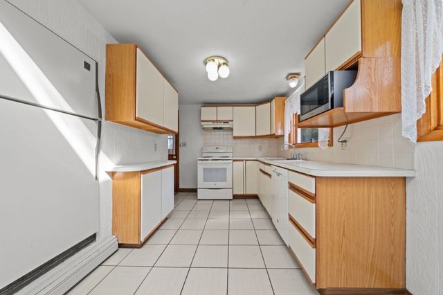 5 Anderson St, Peabody, MA 01960