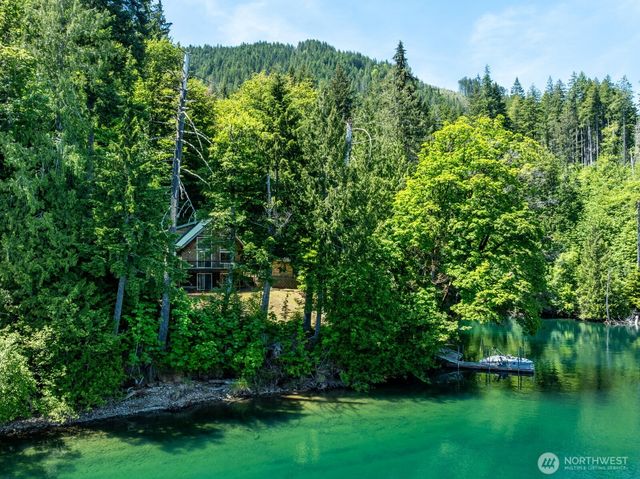 1620 W Cushman Ridge Road, Hoodsport, WA 98563