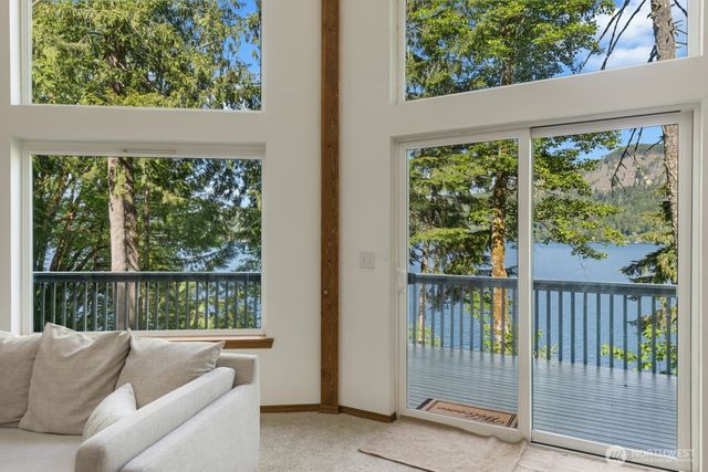 1620 W Cushman Ridge Road, Hoodsport, WA 98563