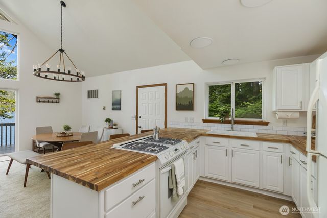 1620 W Cushman Ridge Road, Hoodsport, WA 98563