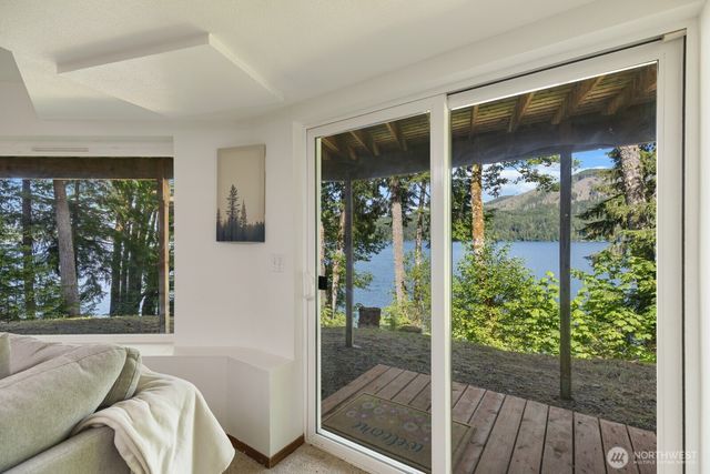 1620 W Cushman Ridge Road, Hoodsport, WA 98563
