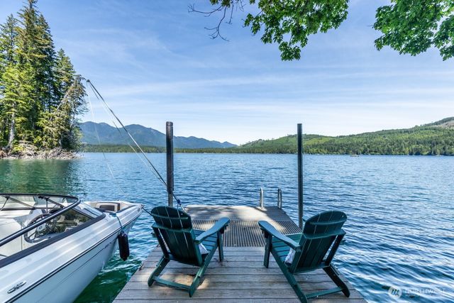 1620 W Cushman Ridge Road, Hoodsport, WA 98563