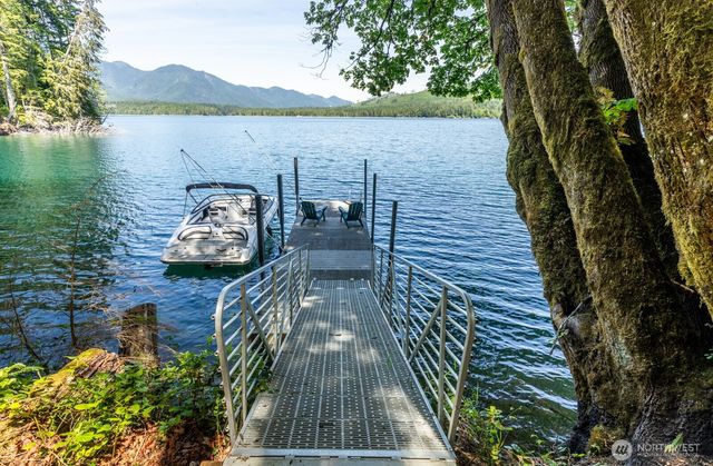 1620 W Cushman Ridge Road, Hoodsport, WA 98563