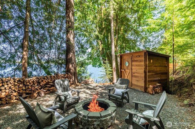 1620 W Cushman Ridge Road, Hoodsport, WA 98563