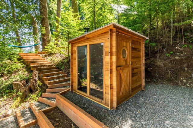 1620 W Cushman Ridge Road, Hoodsport, WA 98563