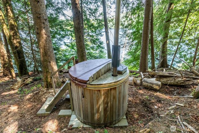 1620 W Cushman Ridge Road, Hoodsport, WA 98563