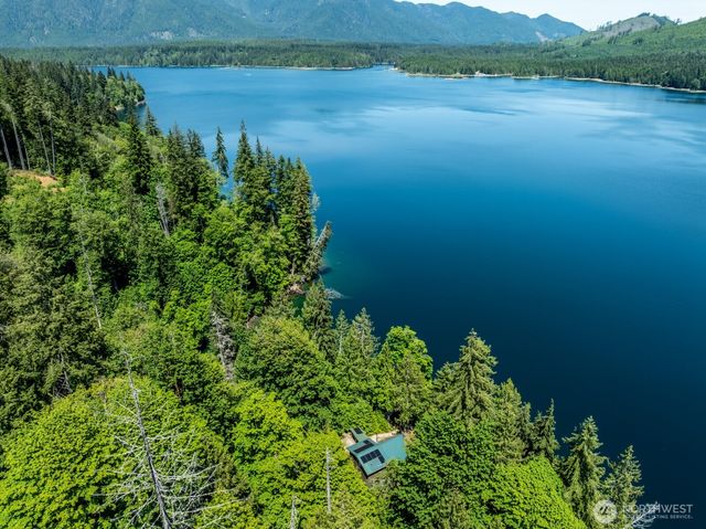 1620 W Cushman Ridge Road, Hoodsport, WA 98563