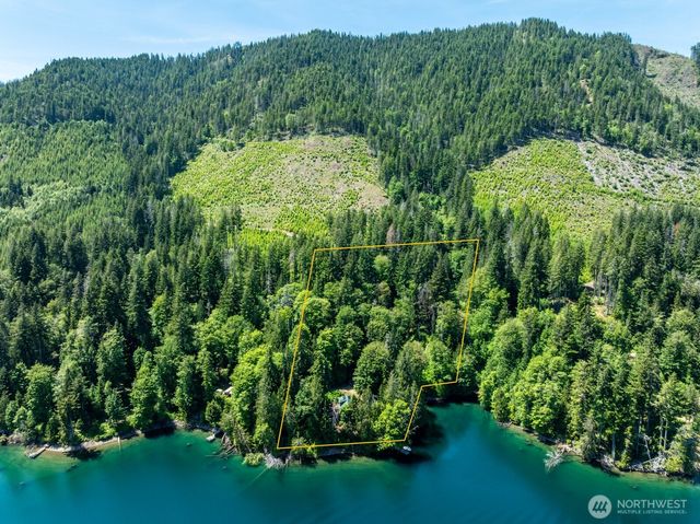 1620 W Cushman Ridge Road, Hoodsport, WA 98563