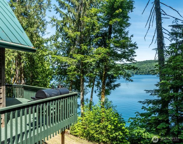 1620 W Cushman Ridge Road, Hoodsport, WA 98563