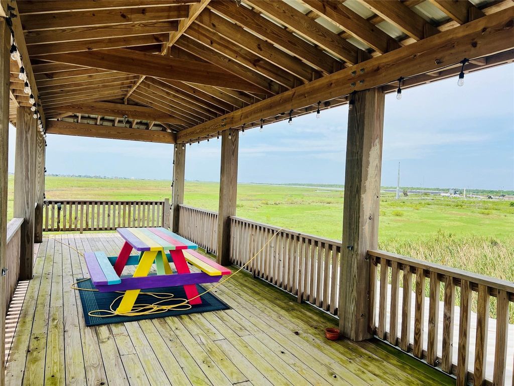 1217 N Monkhouse DR, Crystal Beach, TX 77650