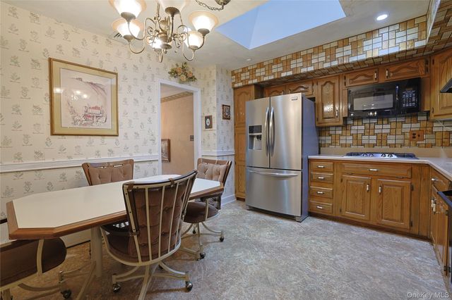 60 Gerardine Place, New City, NY 10956