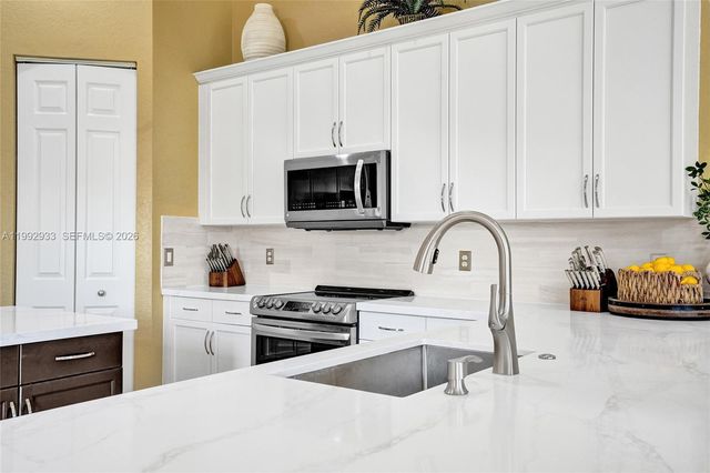 14957 SW 34th St, Davie, FL 33331