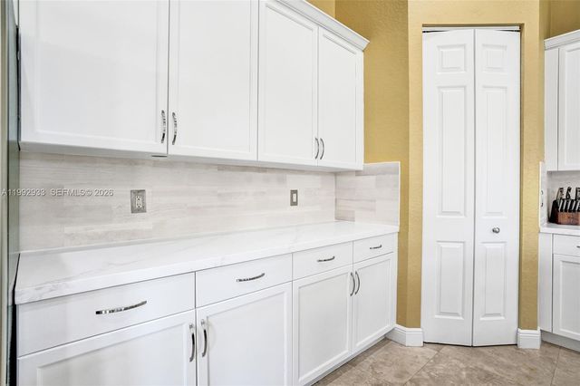 14957 SW 34th St, Davie, FL 33331