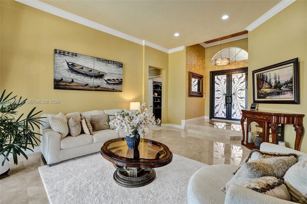 Image 11 of property listing at 14957 SW 34th St, Davie, FL 33331