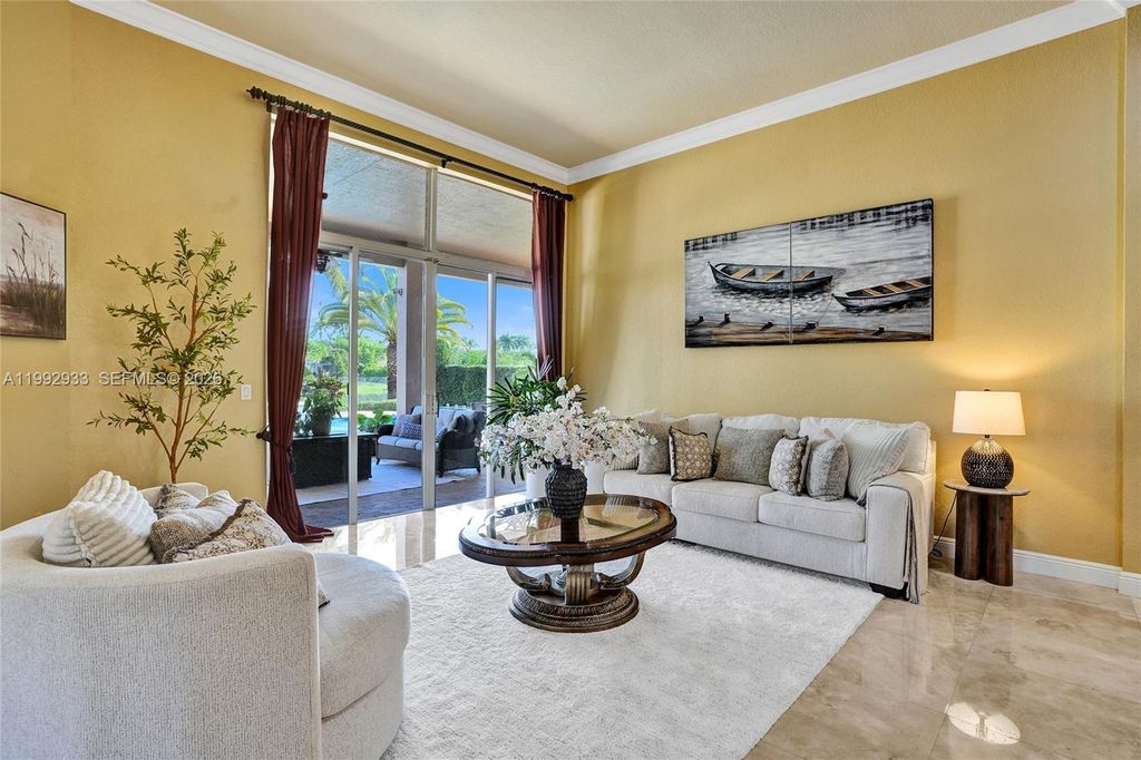 Image 12 of property listing at 14957 SW 34th St, Davie, FL 33331