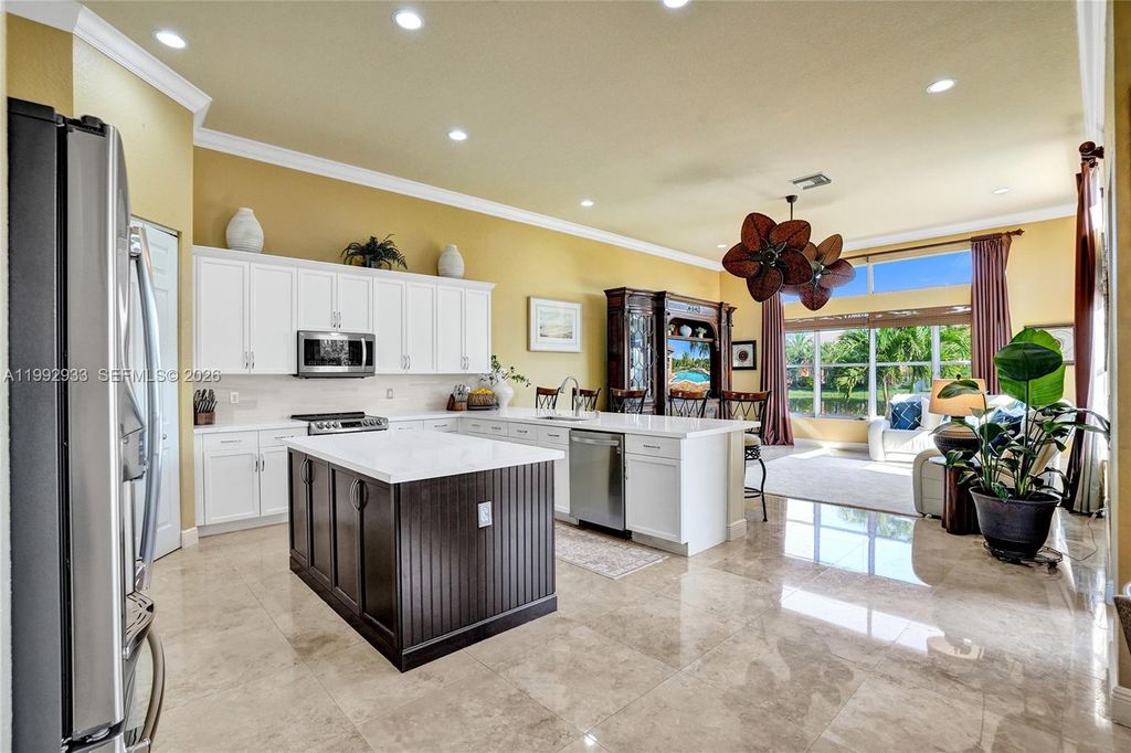 Image 20 of property listing at 14957 SW 34th St, Davie, FL 33331