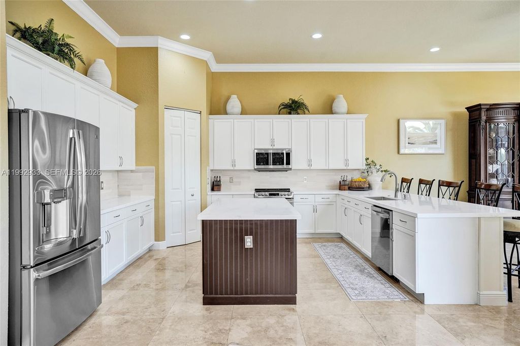 Image 21 of property listing at 14957 SW 34th St, Davie, FL 33331