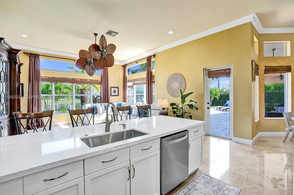 Image 22 of property listing at 14957 SW 34th St, Davie, FL 33331