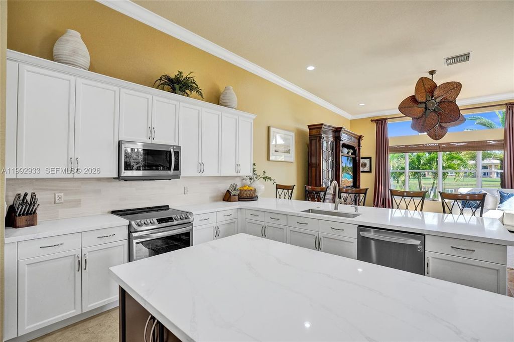 Image 24 of property listing at 14957 SW 34th St, Davie, FL 33331