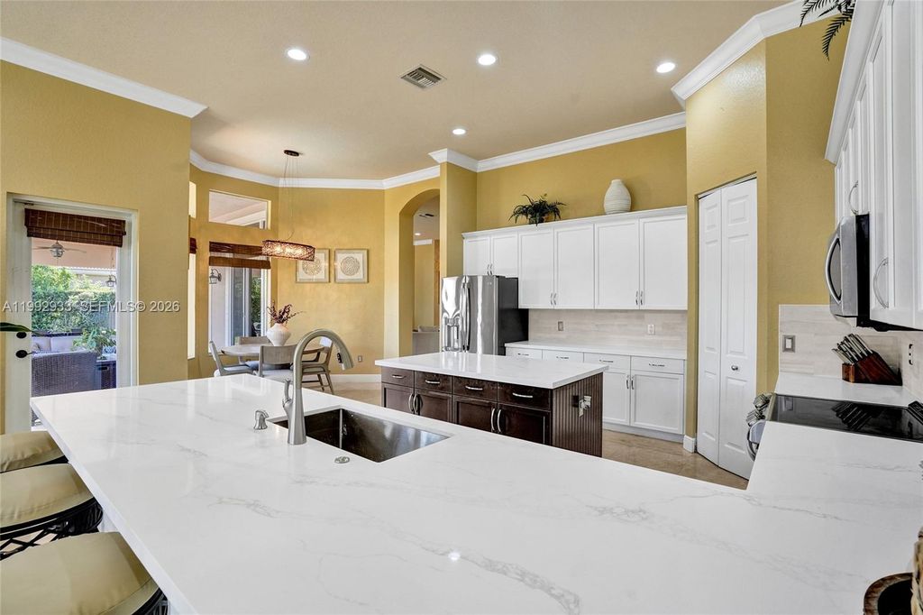 Image 27 of property listing at 14957 SW 34th St, Davie, FL 33331