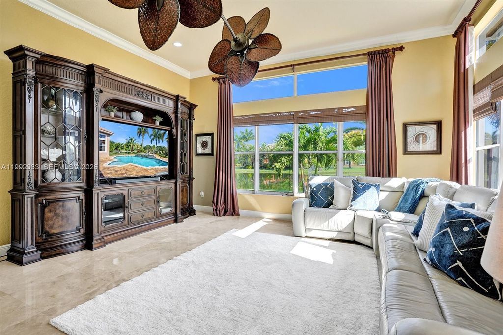 Image 31 of property listing at 14957 SW 34th St, Davie, FL 33331