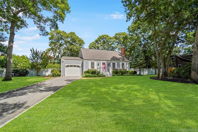 10 Tall Oak Lane, Remsenburg, NY 11960