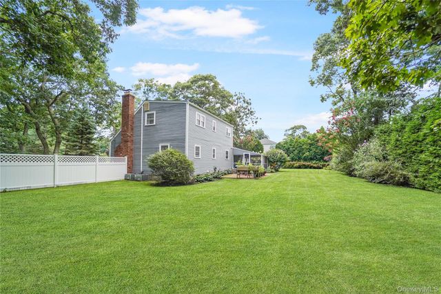 10 Tall Oak Lane, Remsenburg, NY 11960