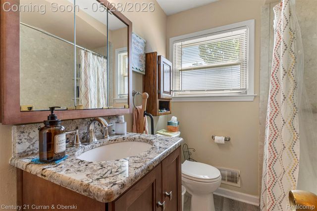 8245 N Hubbard Street, Westland, MI 48185