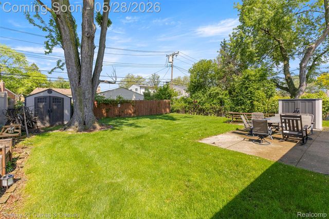 8245 N Hubbard Street, Westland, MI 48185