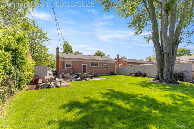 8245 N Hubbard Street, Westland, MI 48185