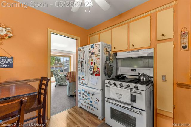 8245 N Hubbard Street, Westland, MI 48185