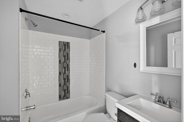 300 FAIRMOUNT AVE, Blackwood, NJ 08012