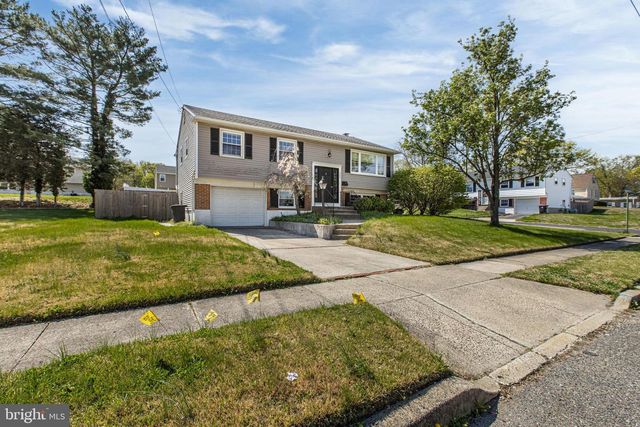 300 FAIRMOUNT AVE, Blackwood, NJ 08012