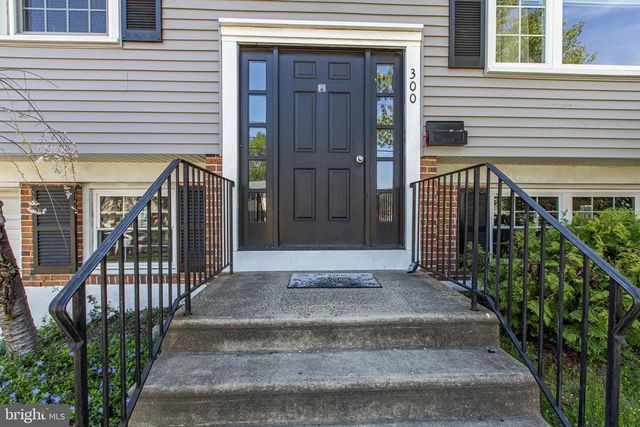 300 FAIRMOUNT AVE, Blackwood, NJ 08012